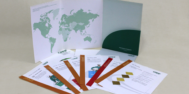 兩折頁(yè)封套印刷 標(biāo)志UV(圖1) 兩折頁(yè)封套印刷 標(biāo)志UV(圖1)