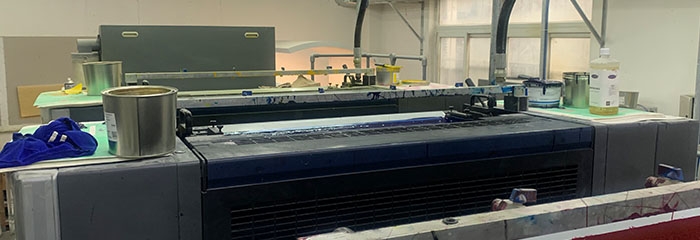 畫(huà)冊(cè)印刷中光澤度是如何進(jìn)行制作生產(chǎn)出來(lái)的？(圖1)